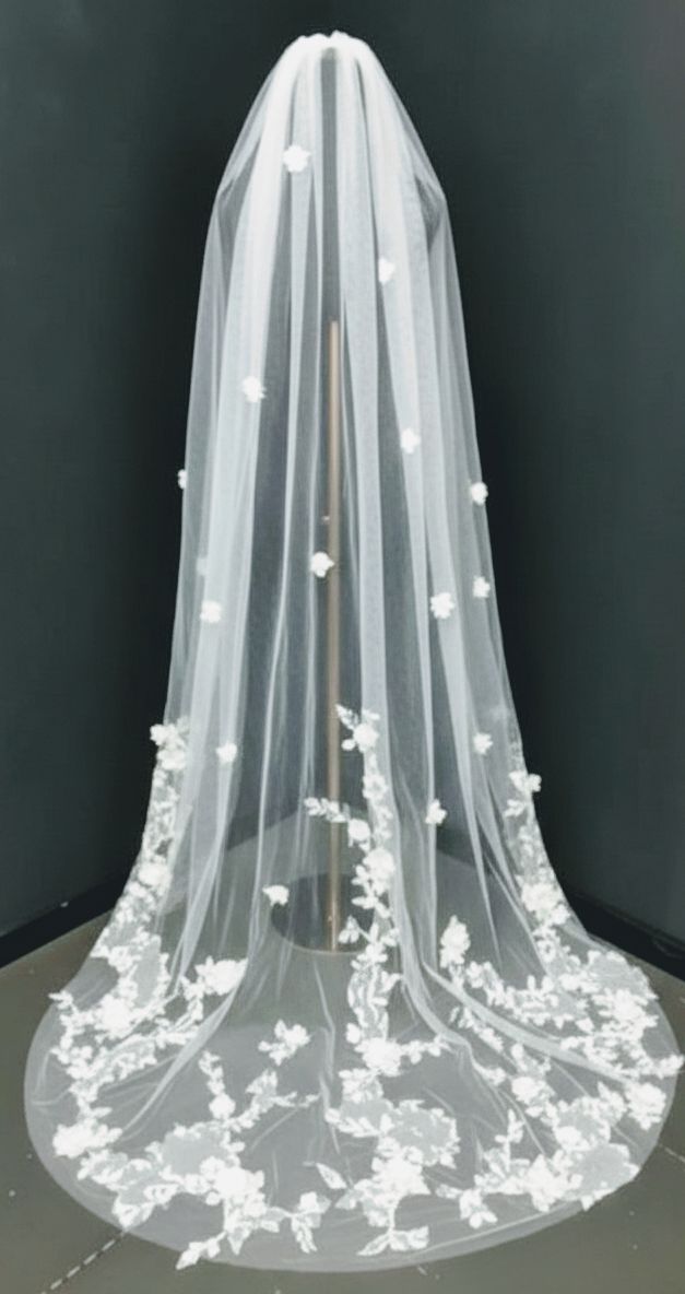 3D Floral Lace Appliqué, Ivory Tulle, Classic Cathedral Veil (Standard Length)